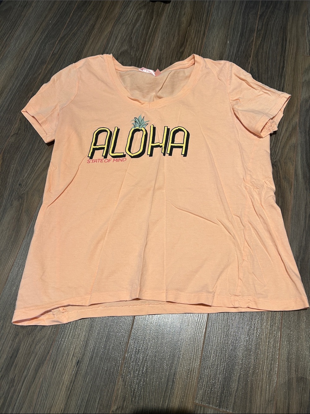 La Vie En Rose Peach Aloha Graphic Tee